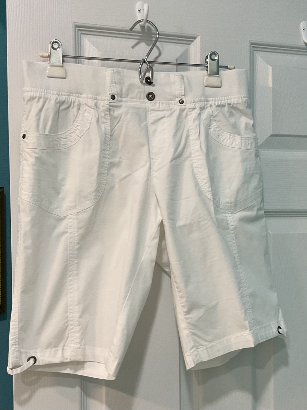Women’s White casual shorts